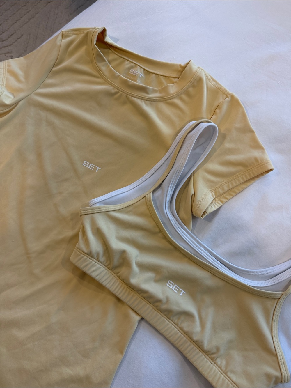 Set Active Yellow Top & Bra - Picture 4 of 9